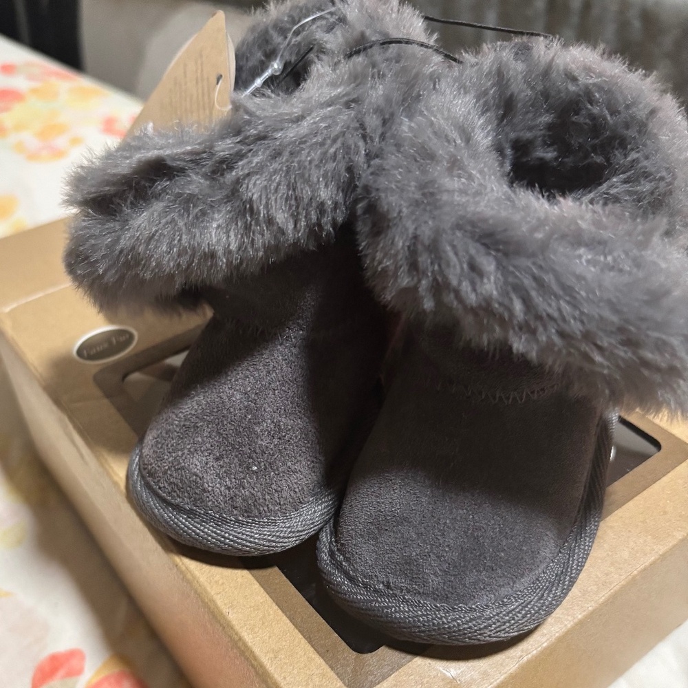 Infant bear paw boots